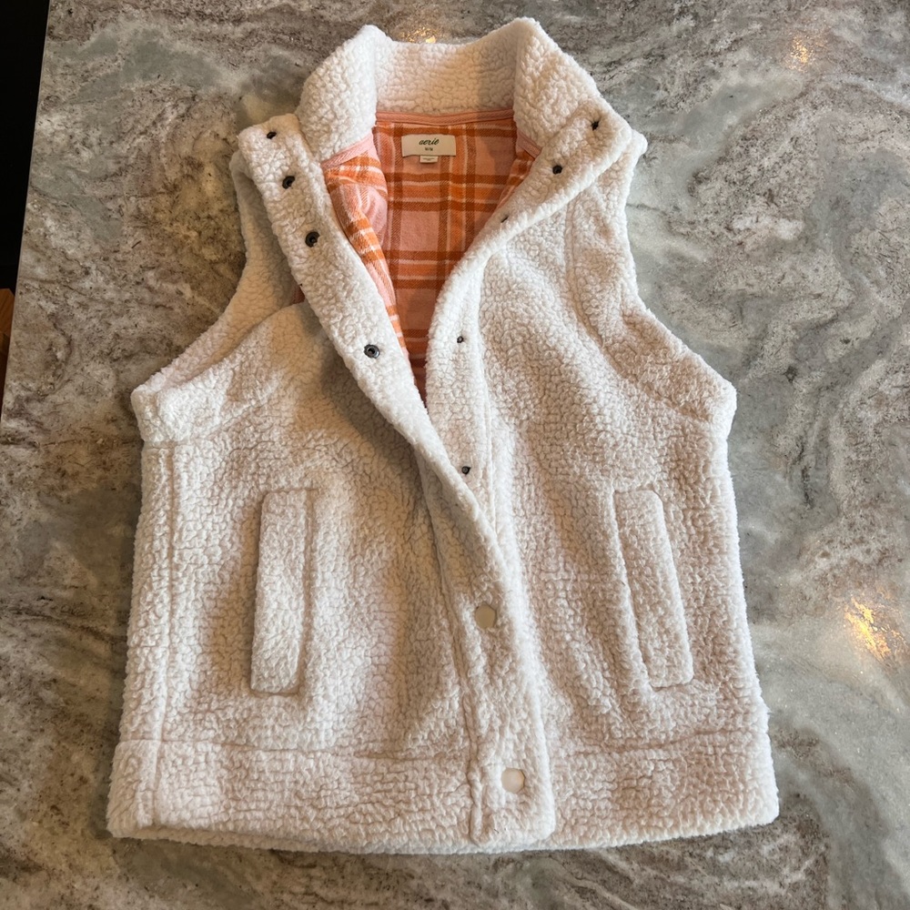 Cream aerie soft vest size medium